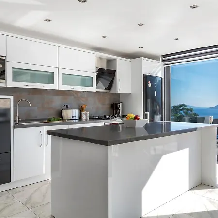 Вилла Sleeps 8 With Pool Air Con And Wifi *